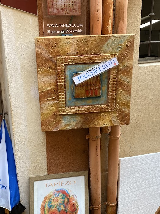 Exposition des œuvres en pigments d'ocre - Photo 3