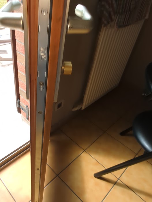 Ouverture d'une porte claquée