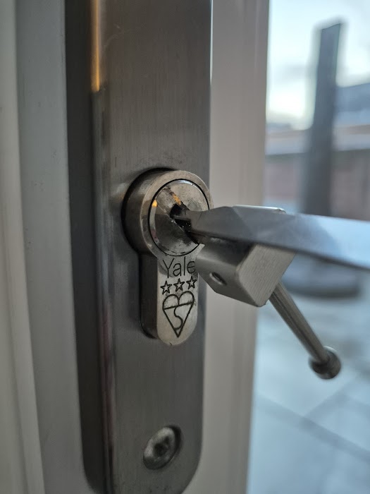 1st Defence Locksmiths Leeds - Notre atelier